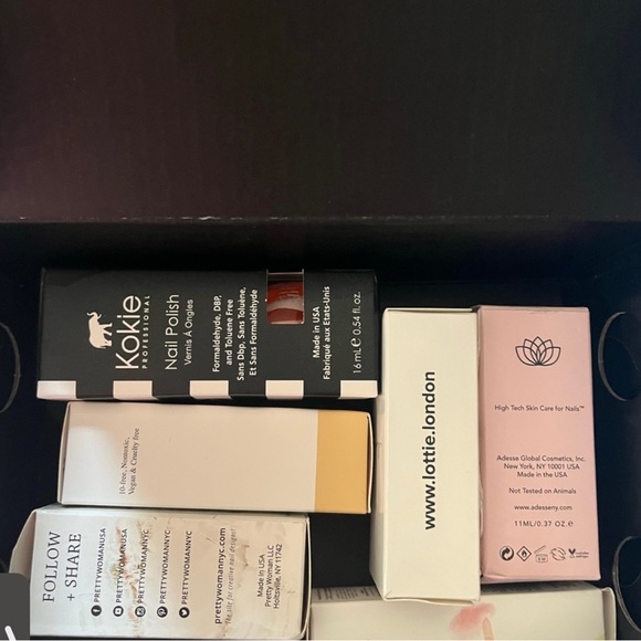 Mystery Box of Beauty/Pamper Yourself Items - Picture 3 of 7